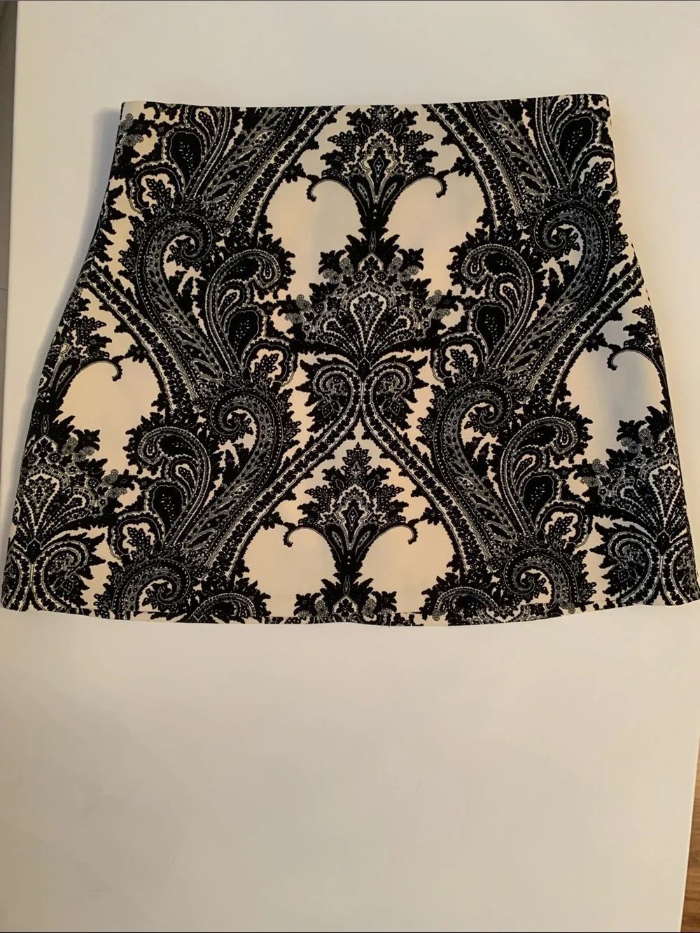 Zara Black & White Damask Print Mini Skirt Zip Back Size L